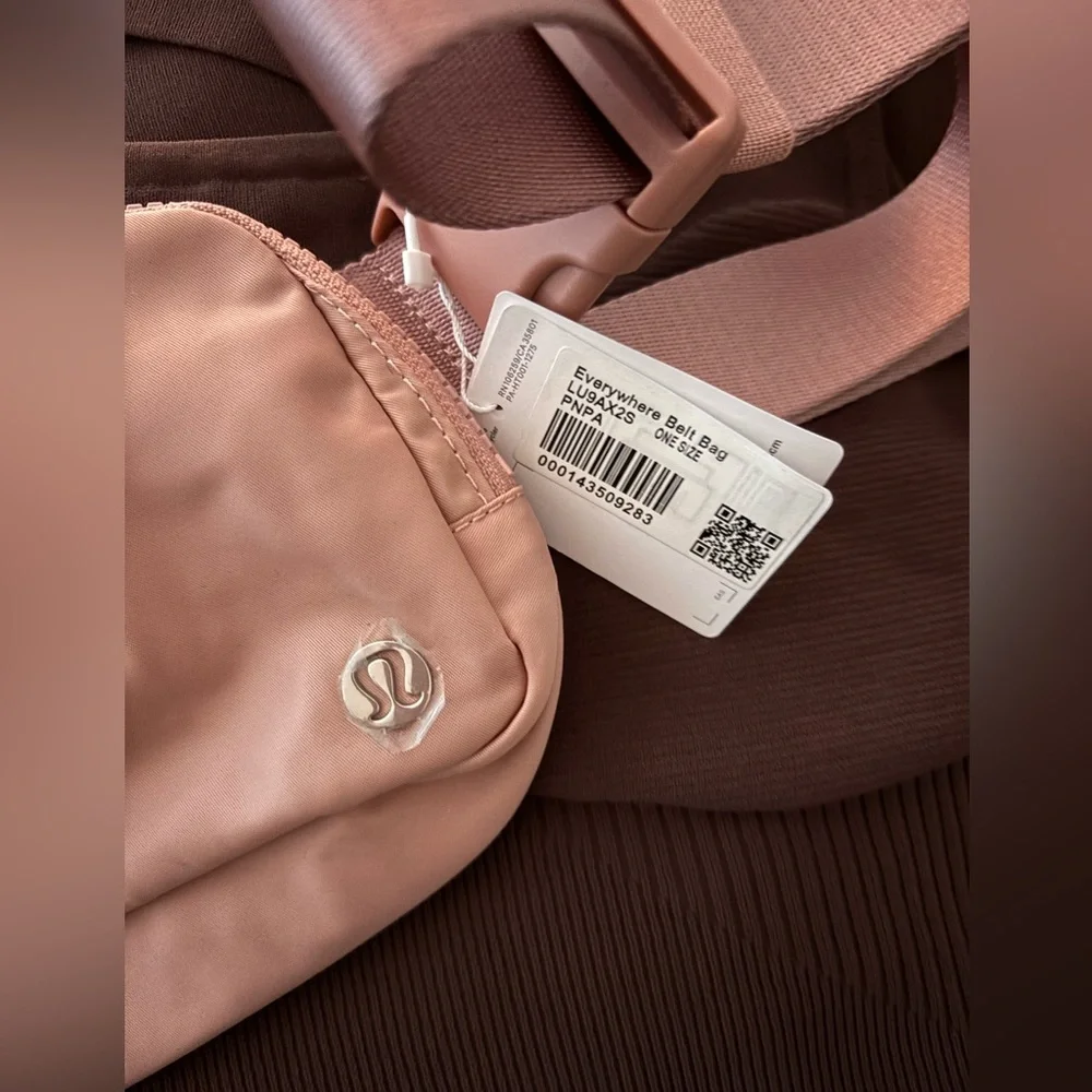 Lululemon Everywhere Belt Bag *1L
Pink Pastel NWT! - Picture 5 of 6